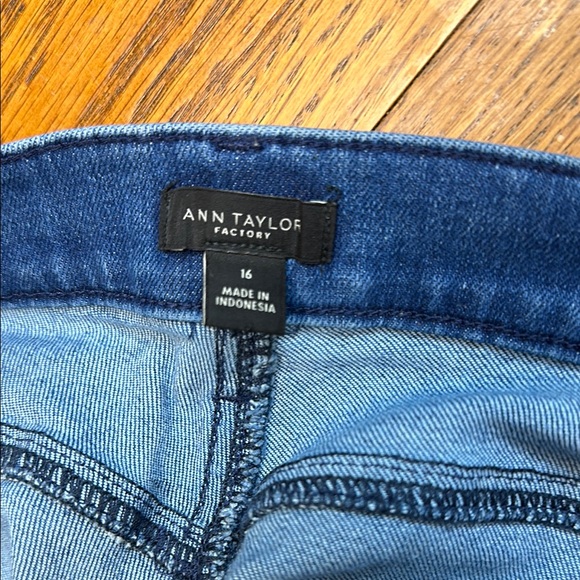 🎉HP🎉 Ann Taylor Blue Women's Jeans with Embroidered Hem - Picture 2 of 5